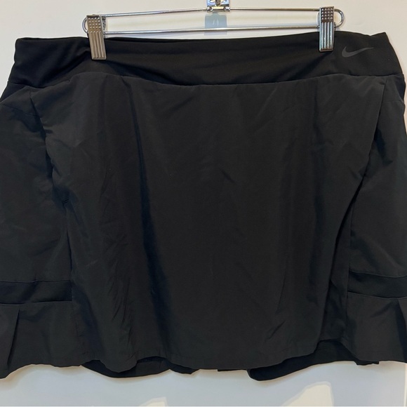 Nike dry fit Xl skirt with built in shorts - Picture 5 of 10